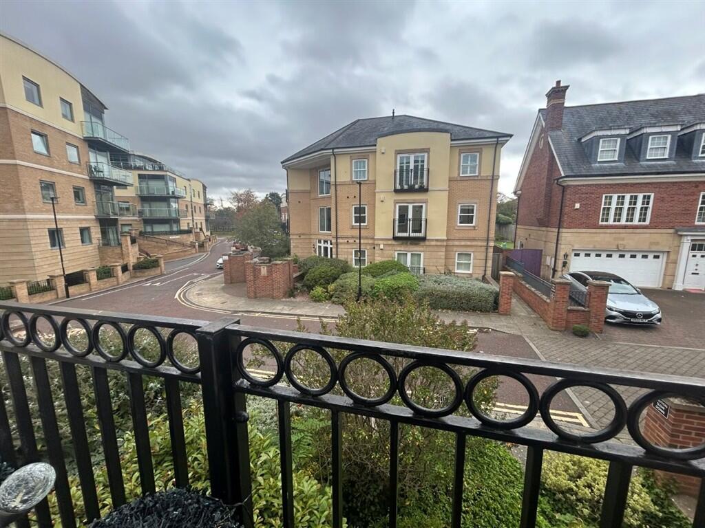 Apartment in Newcastle upon Tyne - View 4