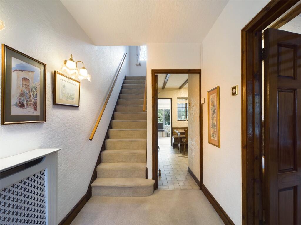 Whittington Road, Hutton, Brentwood, Essex, CM13 photo 3