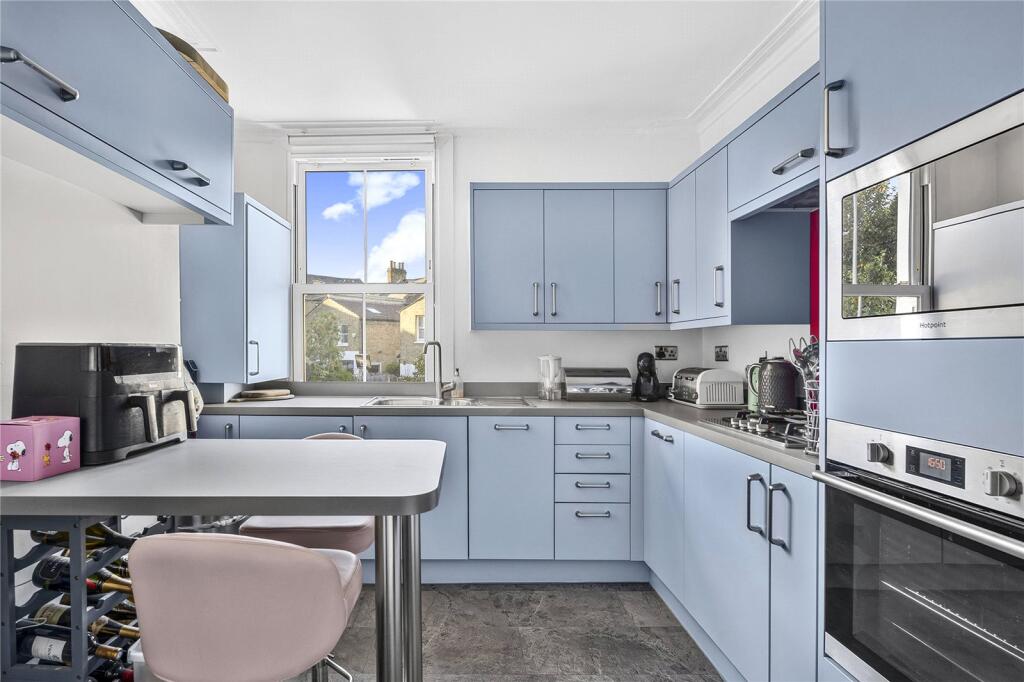 Apartment in London - More