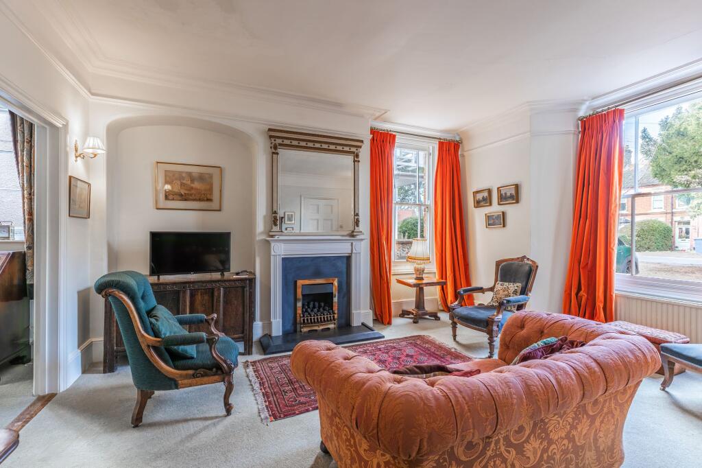 Elegant Red-Brick Edwardian Home in Holt photo 4