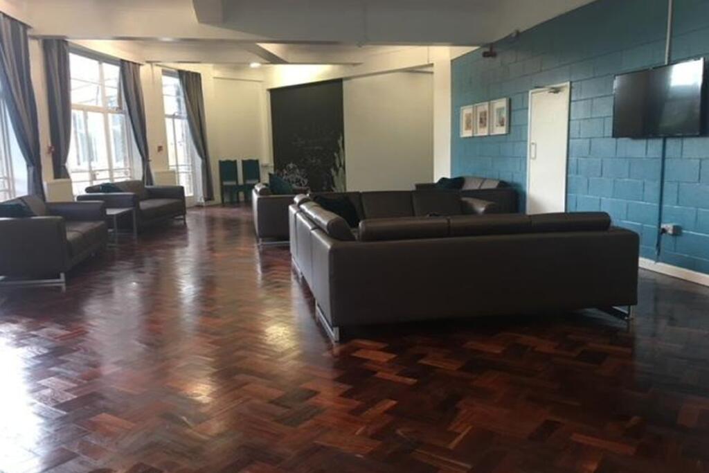  131a, Montgomery House, Alexandra Park, M168PH photo 3