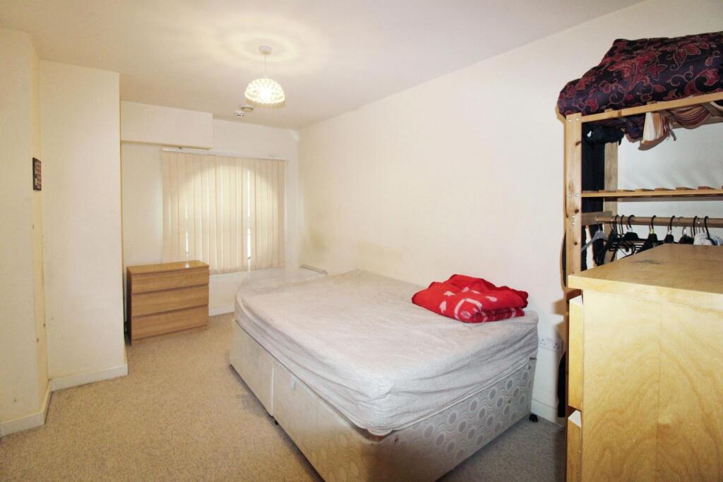 Apartment in Swindon, South Swindon - View 5