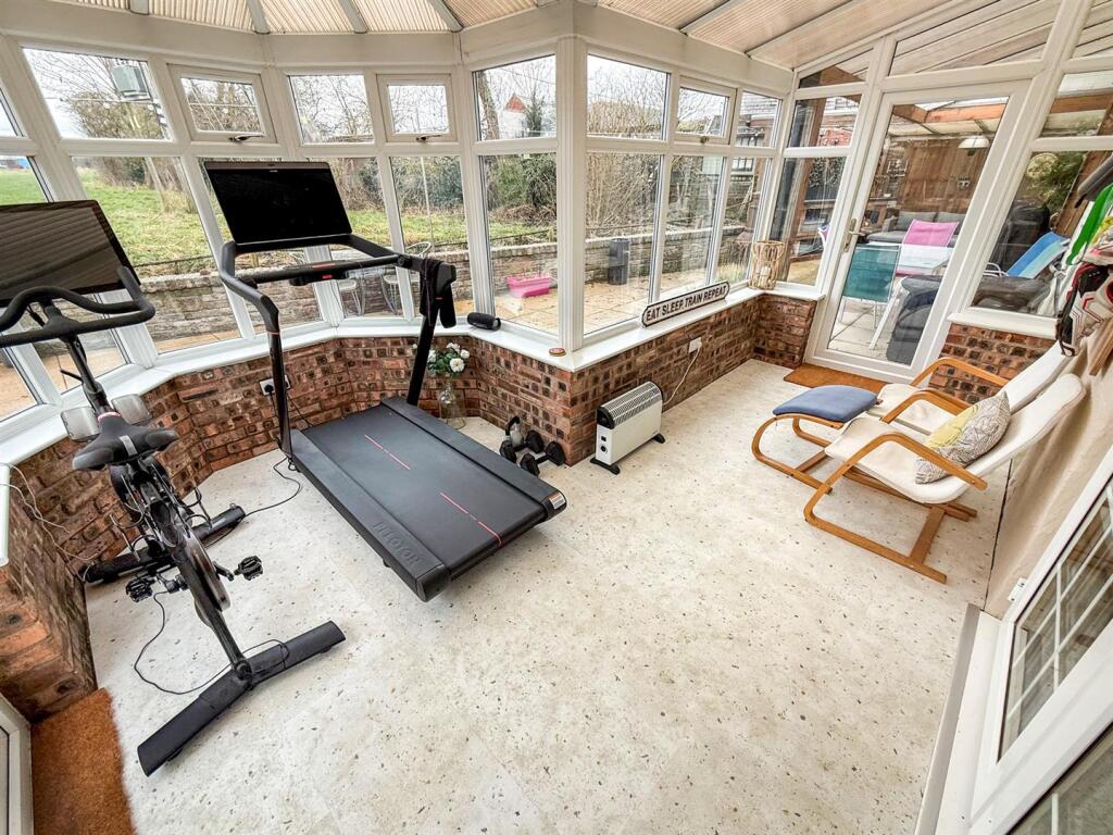 House in Oswestry, Weston - View 4