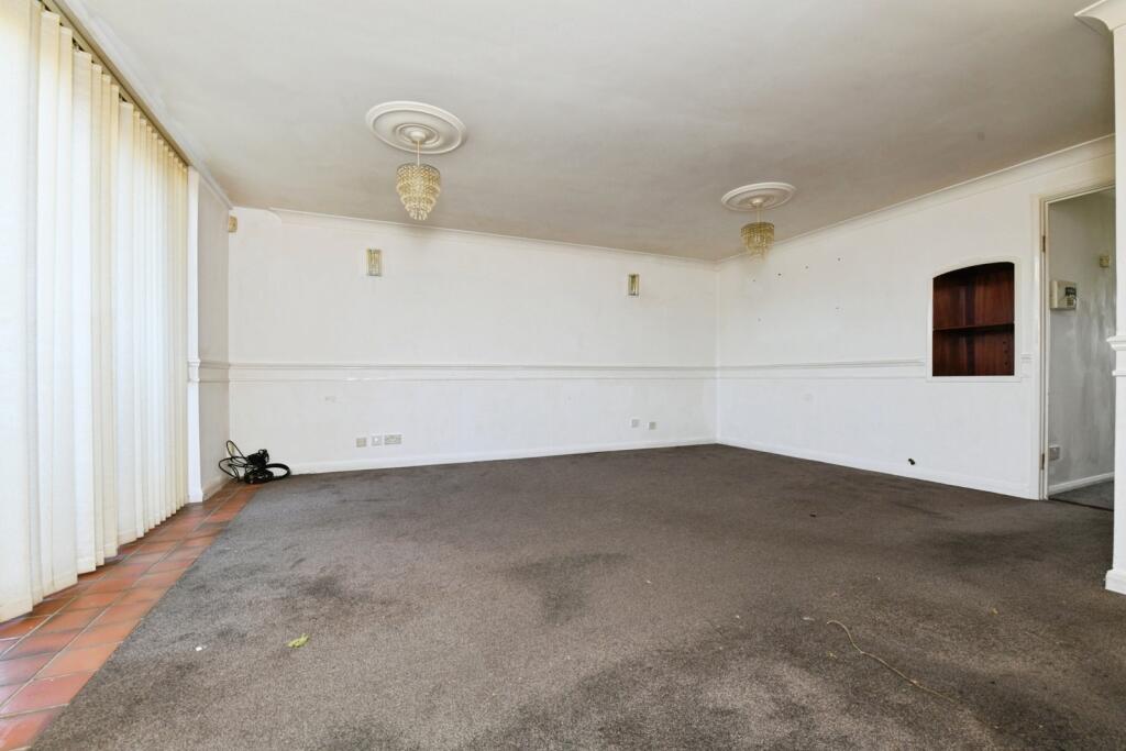 House in Basildon, Essex - View 4