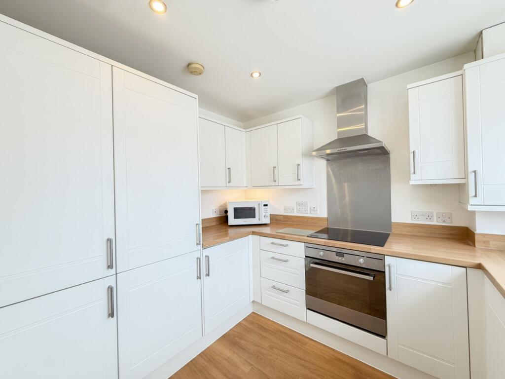 Wood Green Close, Stevenage, Hertfordshire, SG2 photo 4