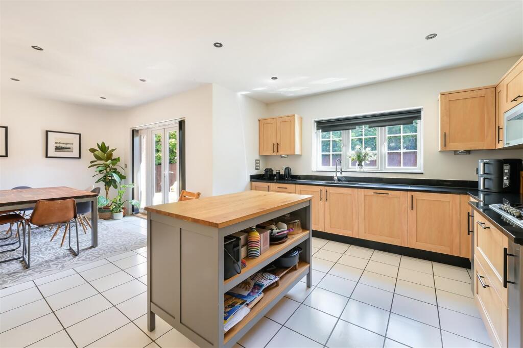 House in Reigate and Banstead, Tadworth - View 5