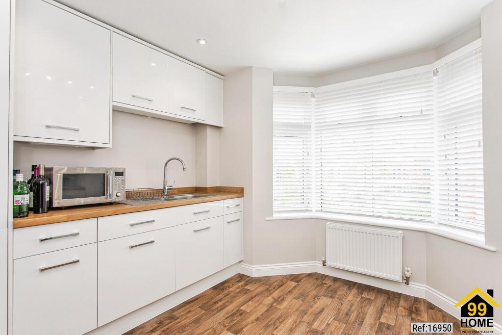 Apartment in Southend-on-Sea, Essex - View 5