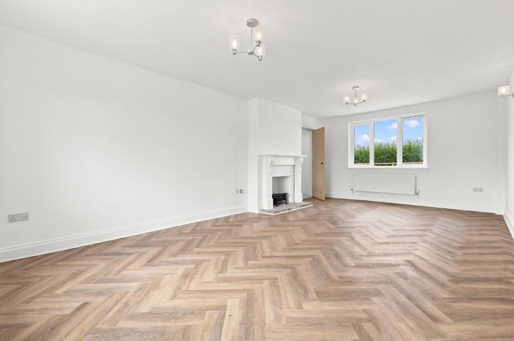 House in Braintree, Halstead - More