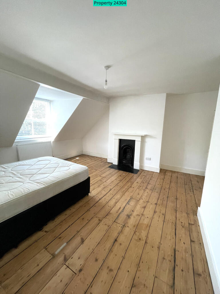 5 bedroom semi-detached house for rent