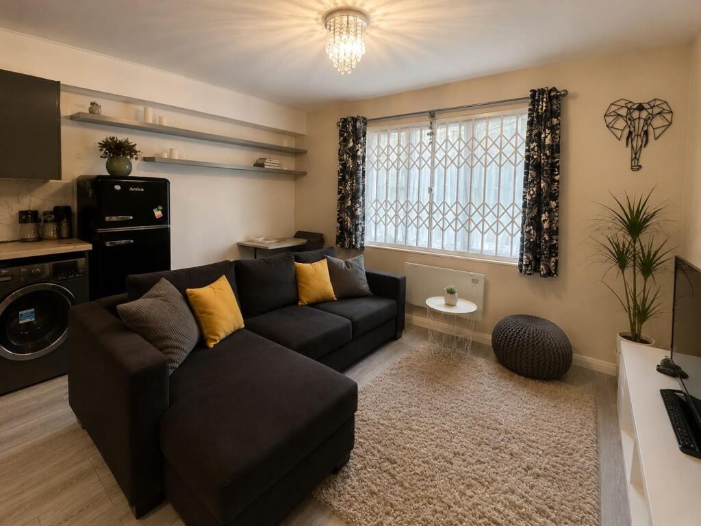 Apartment in Harrow - View 4