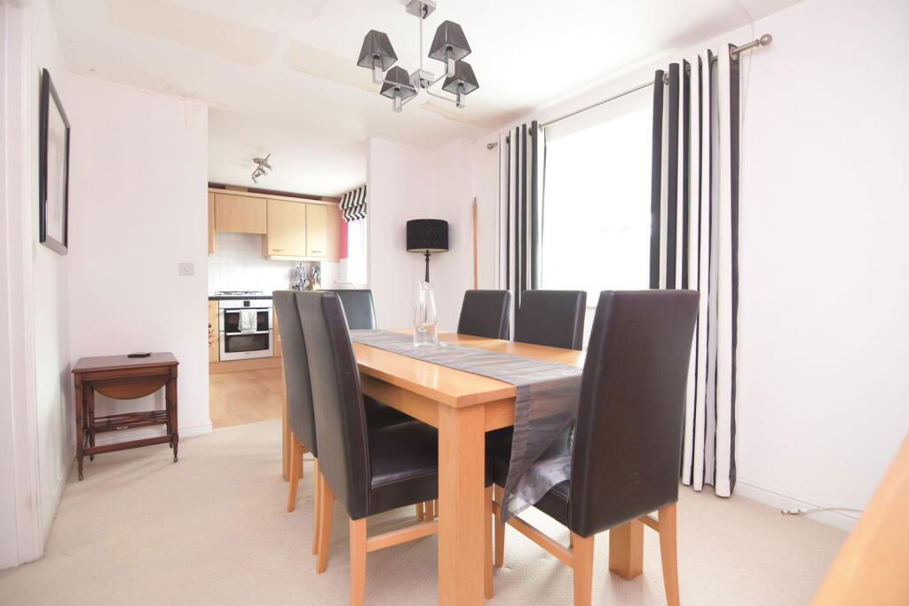 Tyrrell Crescent, South Wootton photo 4