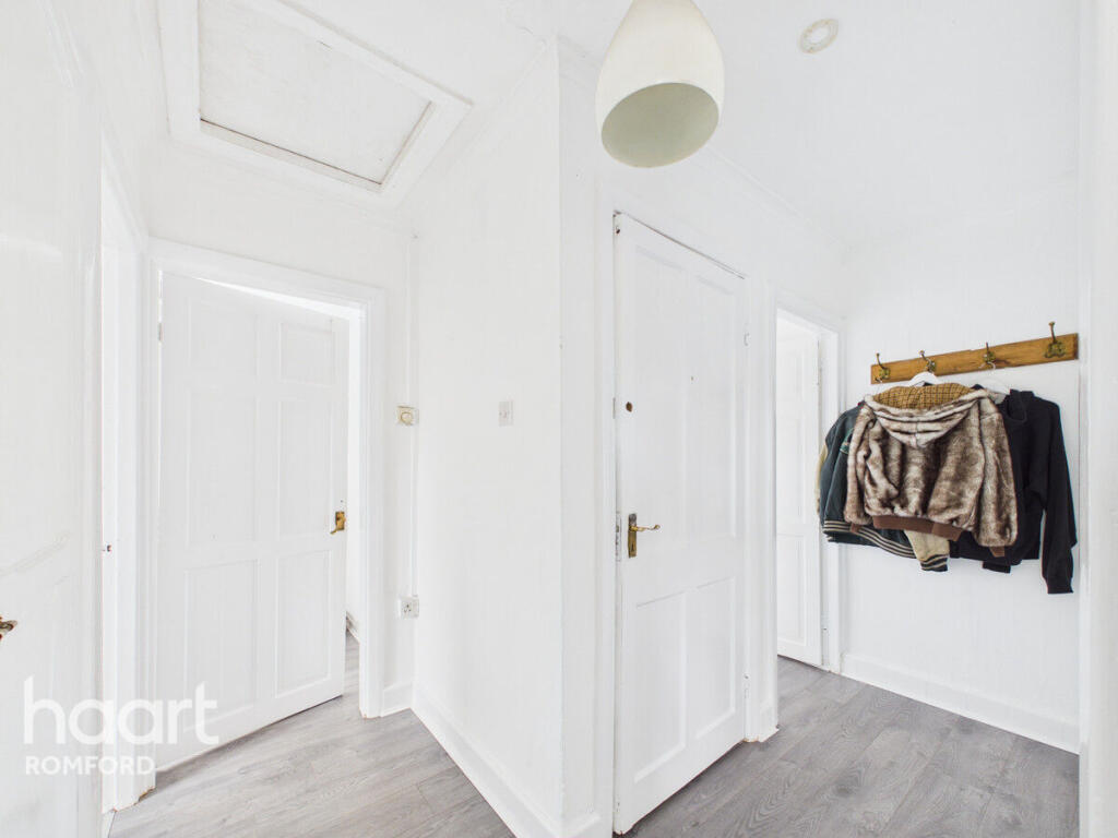 Apartment in Romford - More