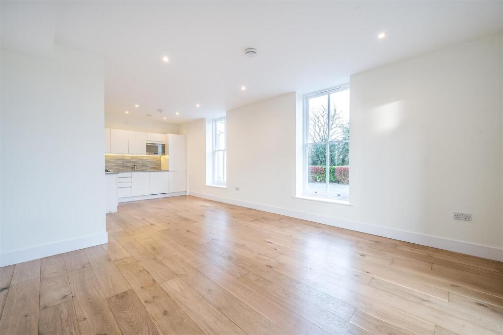 Apartment in Guildford, Ripley - View 2