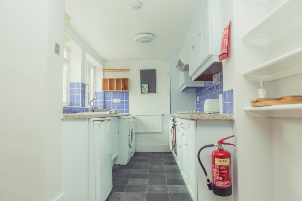 House in Guildford, Surrey - View 3