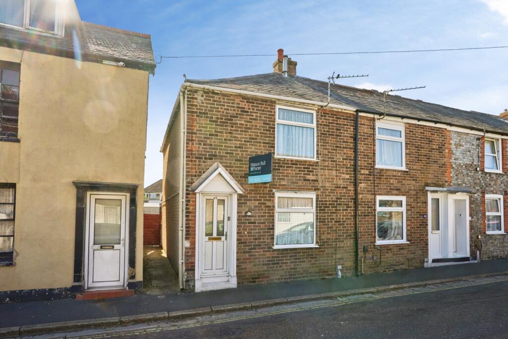 2-bed terraced on Melbourne Street, Newport, Isle of Wight, PO30, £140,000