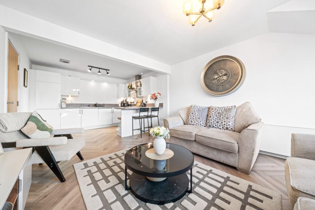 Apartment in Carmyle Avenue, Glasgow City - View 2