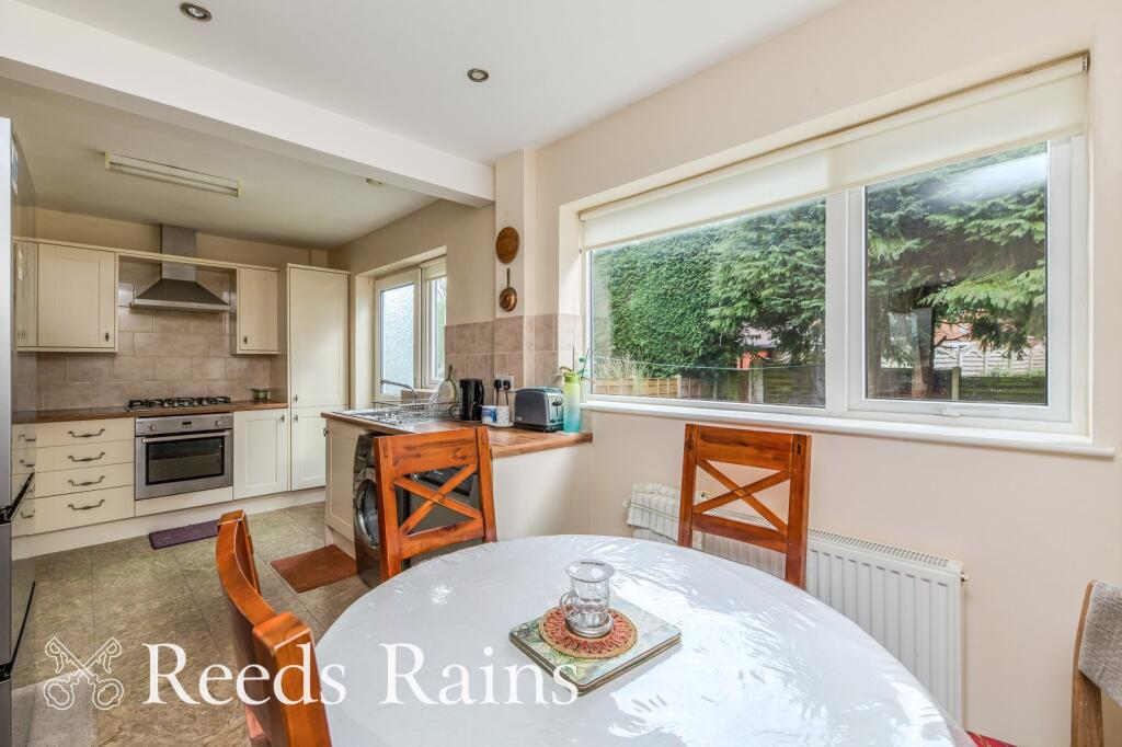 Woodstock Close, Macclesfield, Cheshire, SK10 photo 3