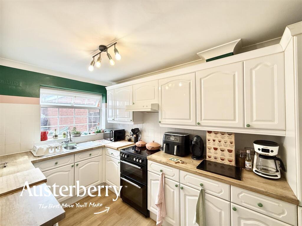 House in Stoke-on-Trent - View 4