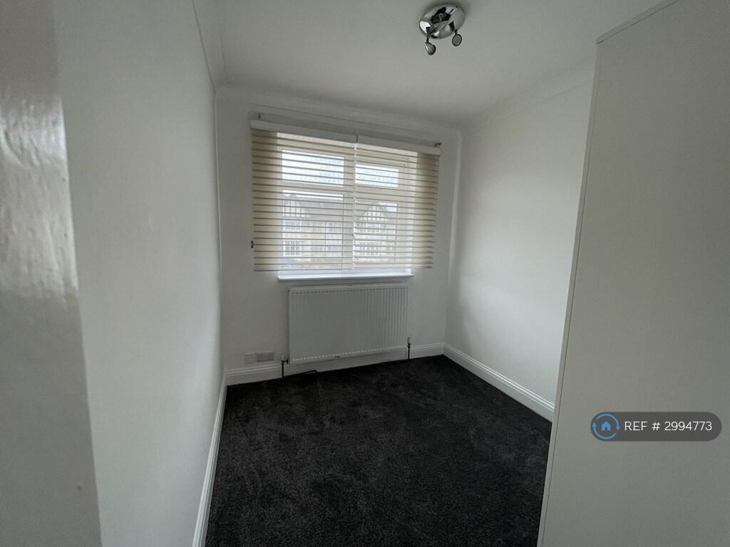 Apartment in Harrow - View 5