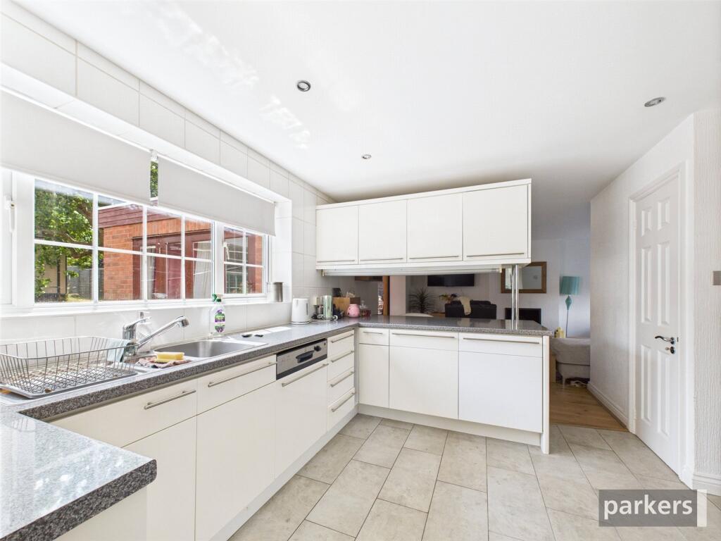 Evesham Road, Emmer Green, Reading, Berkshire, RG4 photo 3
