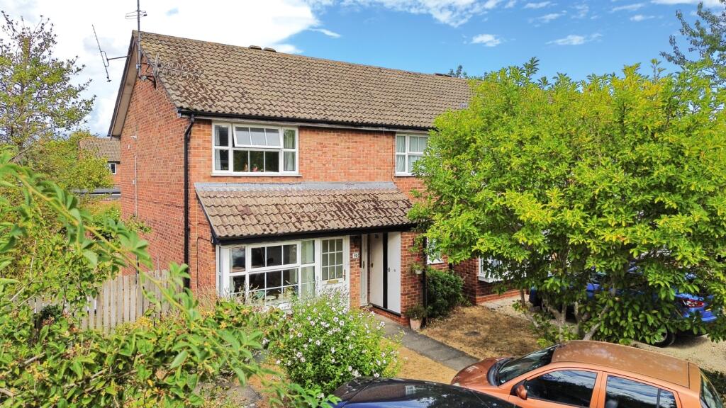 2-bed flat on Melling Close, Earley, Reading, £255,000