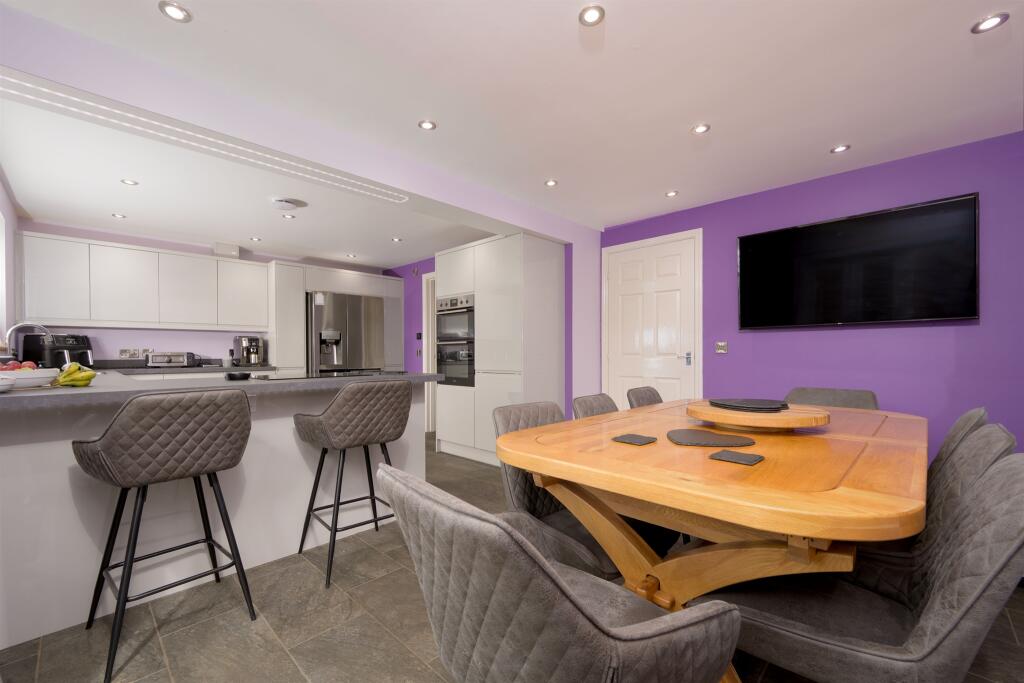 House in Northampton, Mawsley - More