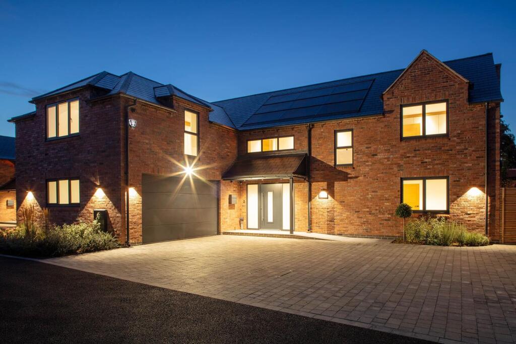 5 Bedroom Detached in NG12 5NB