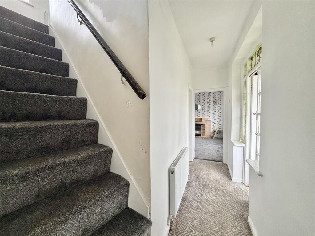 House in Bradford, West Scholes - More