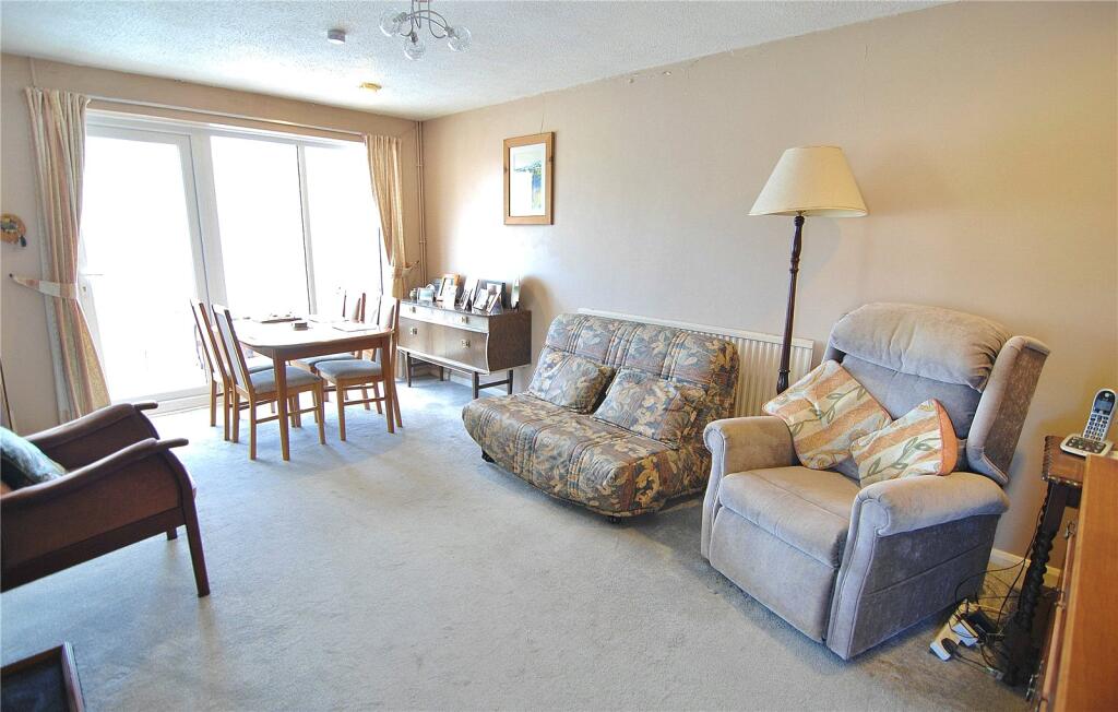 House in Gloucester - View 5