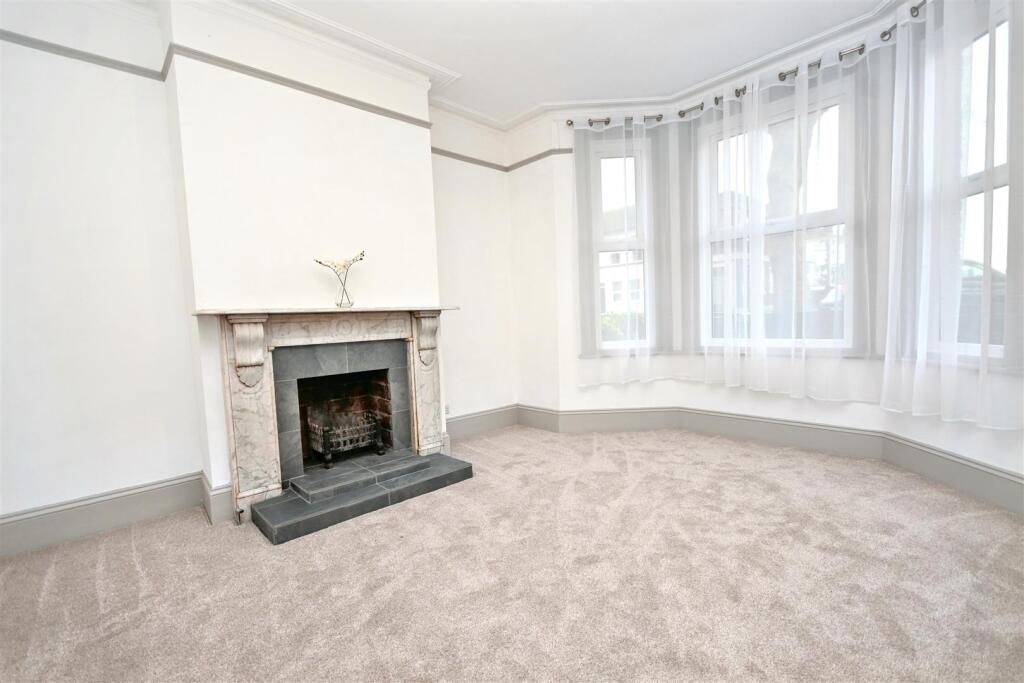 House in Eastbourne, Seaside, Roselands - View 5