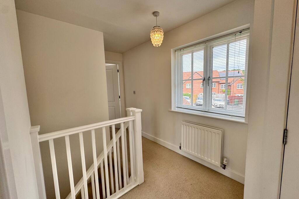 House in Fareham, Whiteley - More
