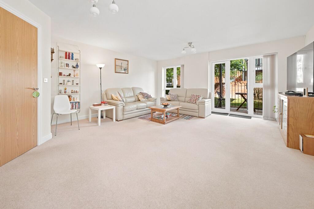 Apartment in Worcester - View 3