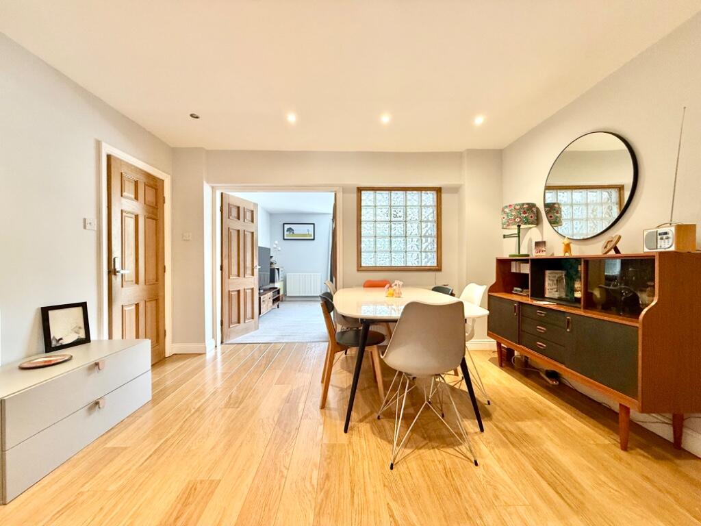 Alcester Road, Stratford-Upon-Avon, Warwickshire, CV37 photo 4
