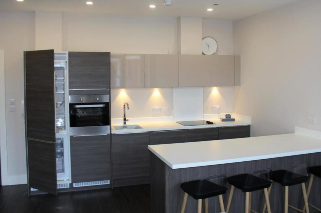 Apartment in Leeds, Woodhall Hills - View 2