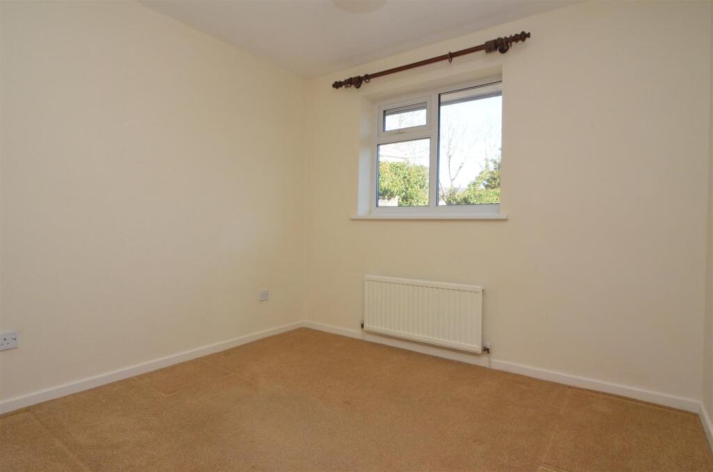 House in Hull - View 5