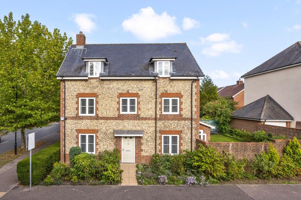 5-bed detached on Chichester Road, Hellingly, BN27, £500,000