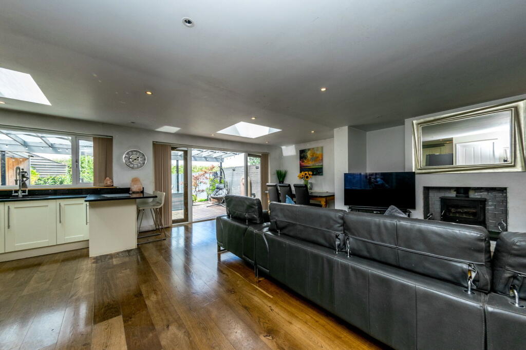 Turnshaw Road, Kirkburton, HD8 photo 4