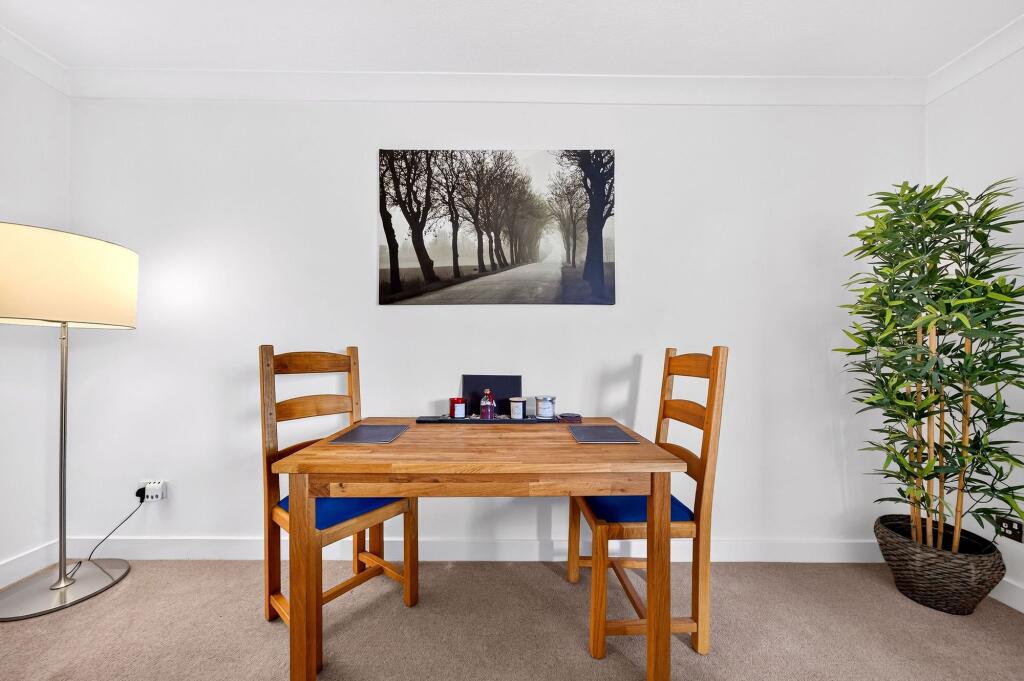 Apartment in Edinburgh, East Craigs - More