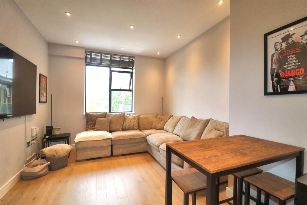 Albert Drive, Woking, Surrey, GU21 photo 3