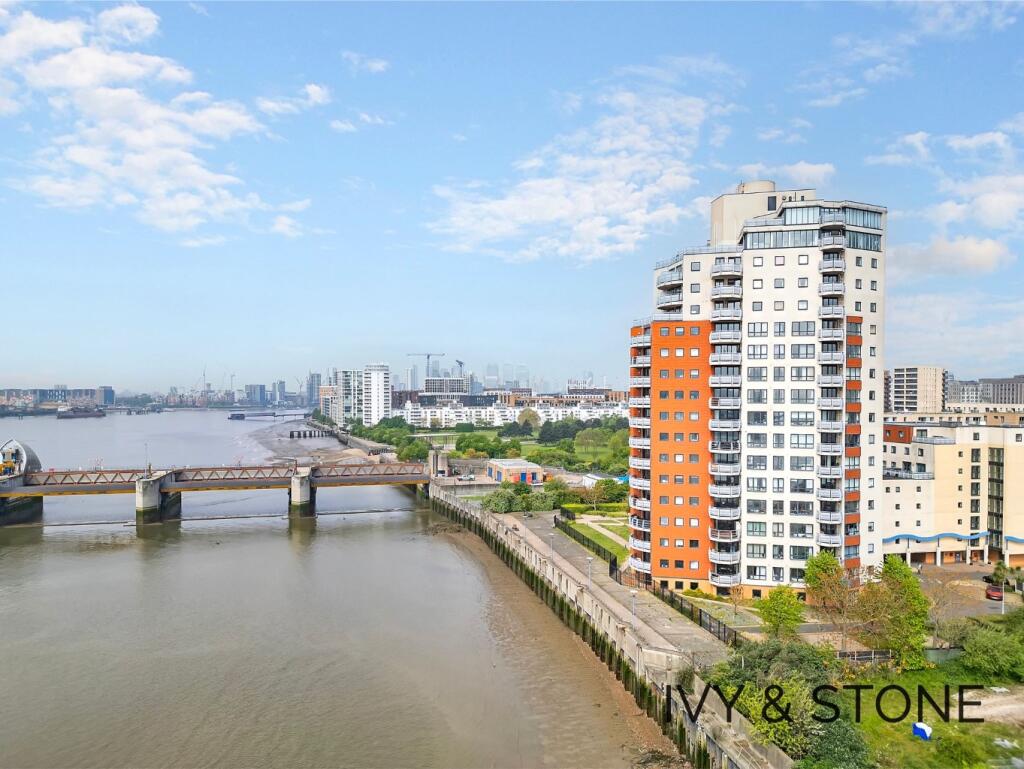 1-bed apartment on 117 Wards Wharf Approach, £265,000