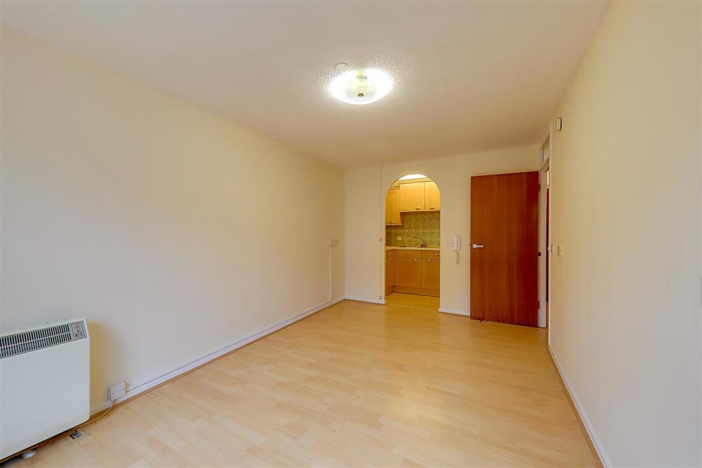 South Farm Road, Worthing - View 4