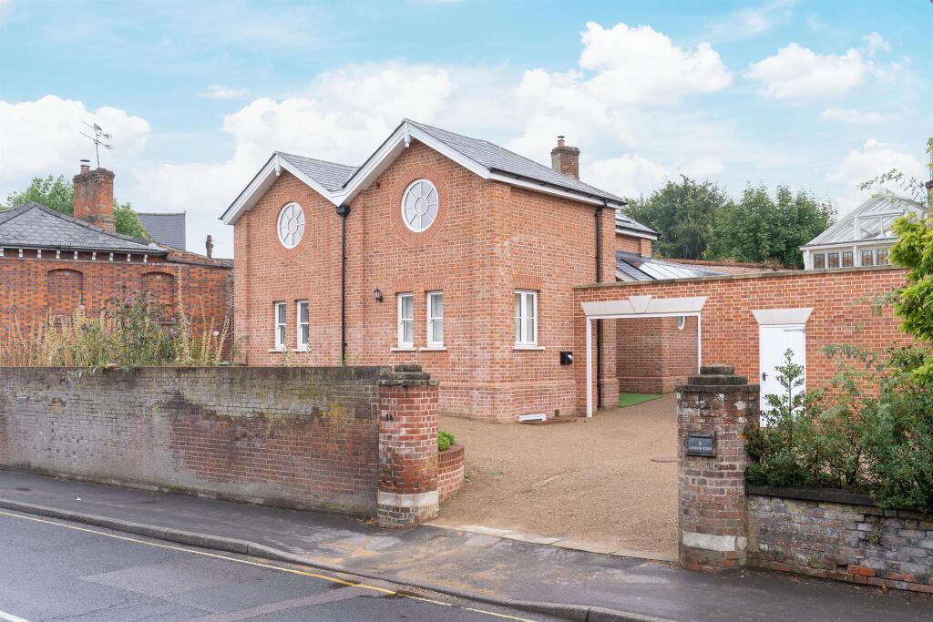 Main image of property: London Road, Saffron Walden, Essex, CB11