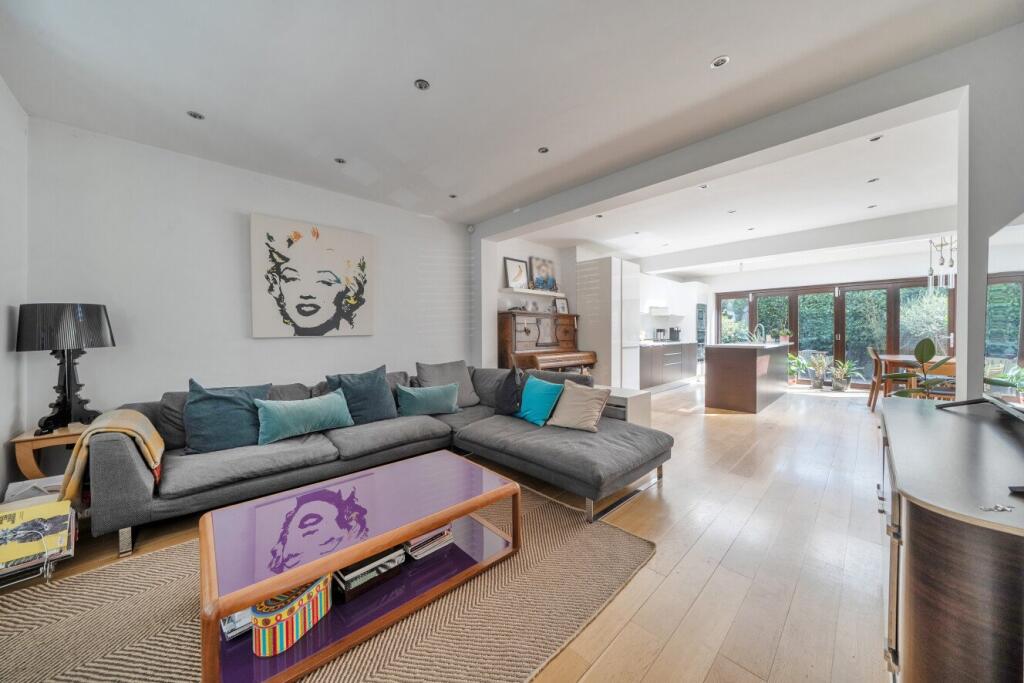 Main image of property: Station Gardens, Chiswick, London, W4