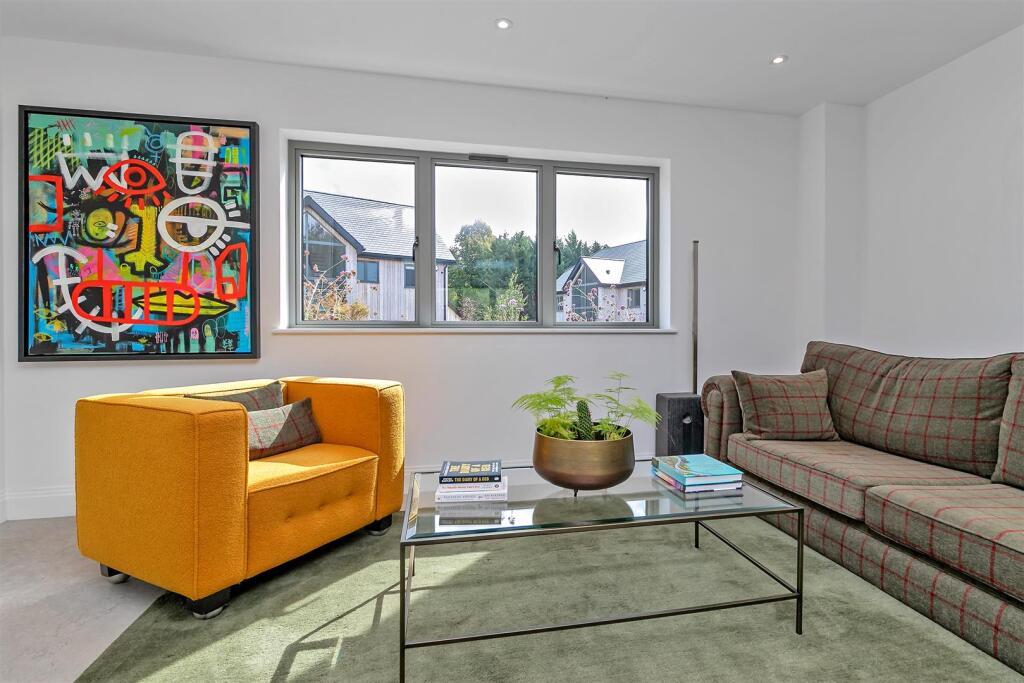 Additional image 5 of St. Albans Road, Sandridge