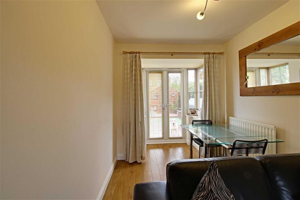 Elmfield Gardens, Hartlepool photo 3