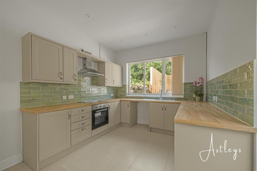 House in Swansea, Brynhyfryd, Cwmbwrla - View 2