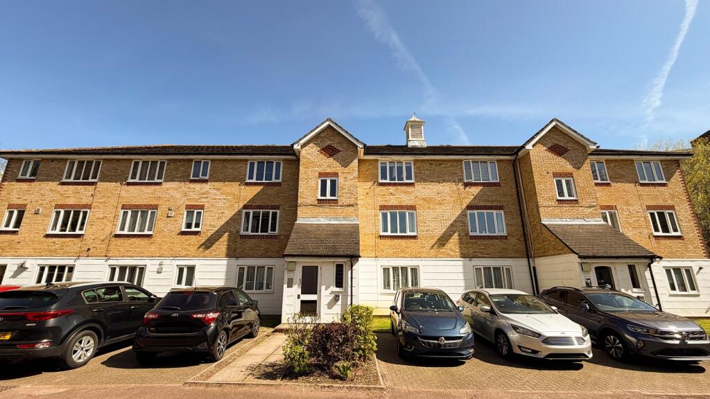 Main image of property: Chipstead Close, South Sutton, Surrey, SM2