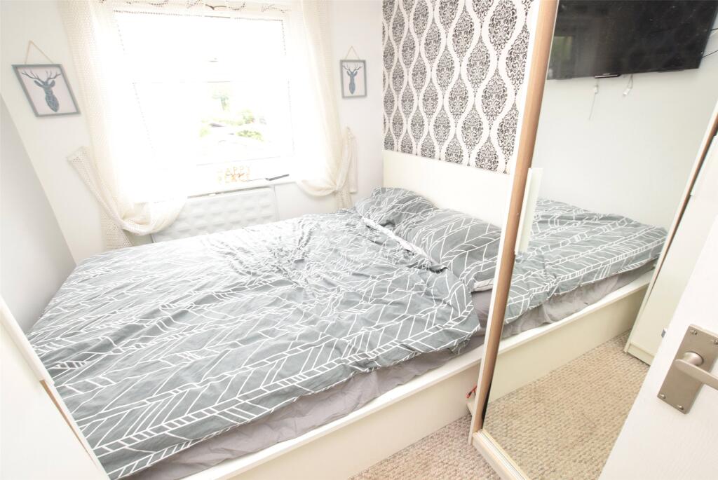 Apartment in Romford - More