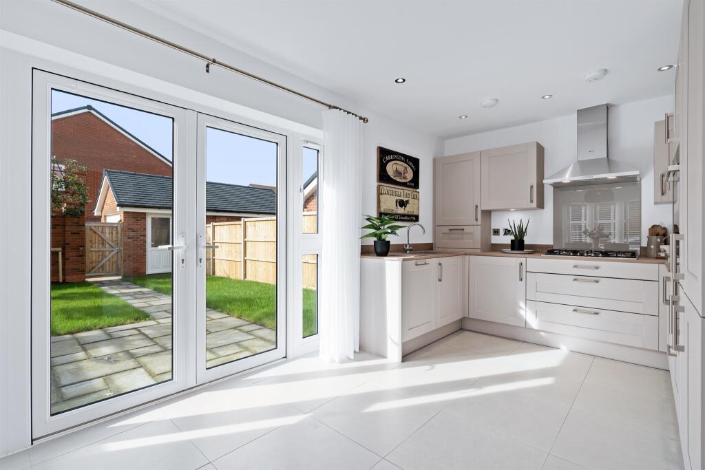 Brockhills Lane, New Milton photo 3
