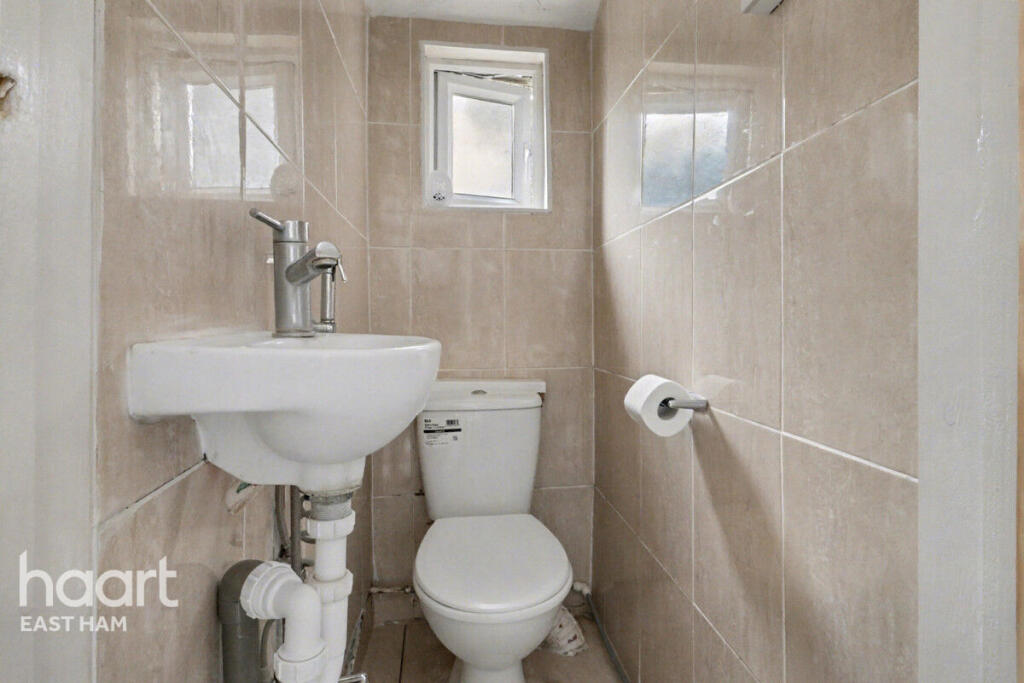 Apartment in London, East Ham - View 5